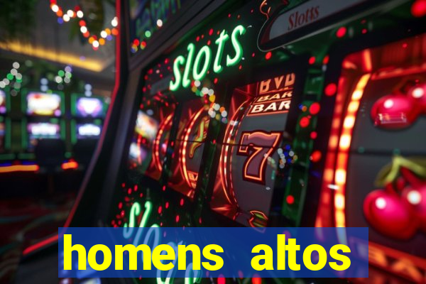 homens altos sarados pelados